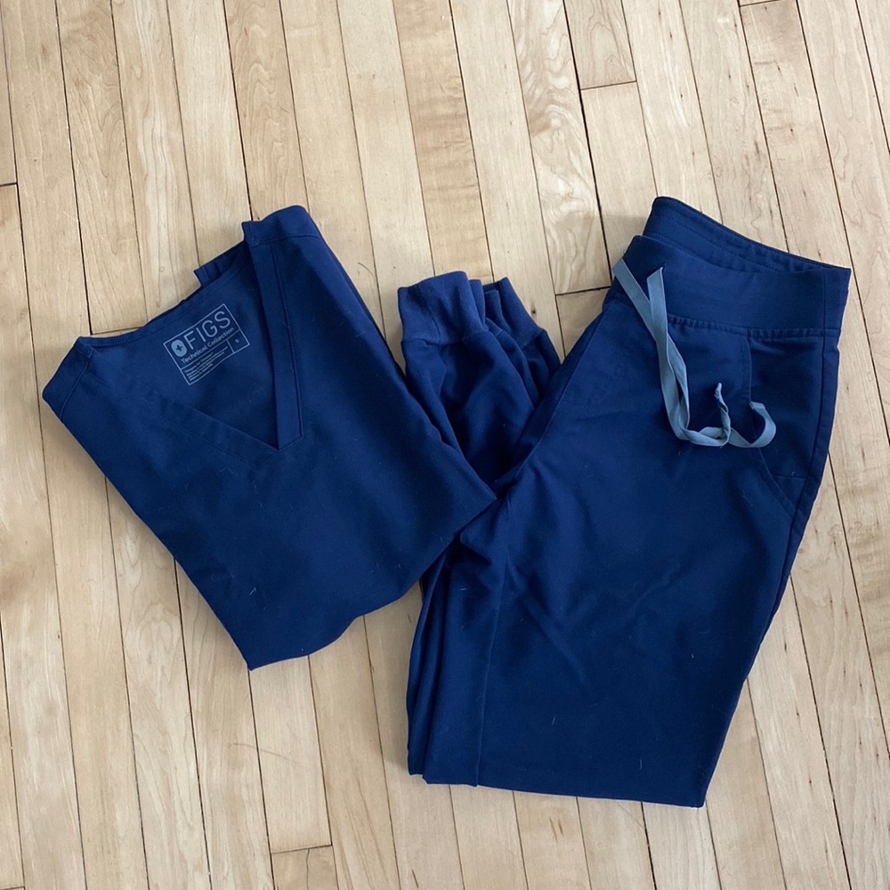 Small Navy Figs Zamora Joggers & Casma Top.